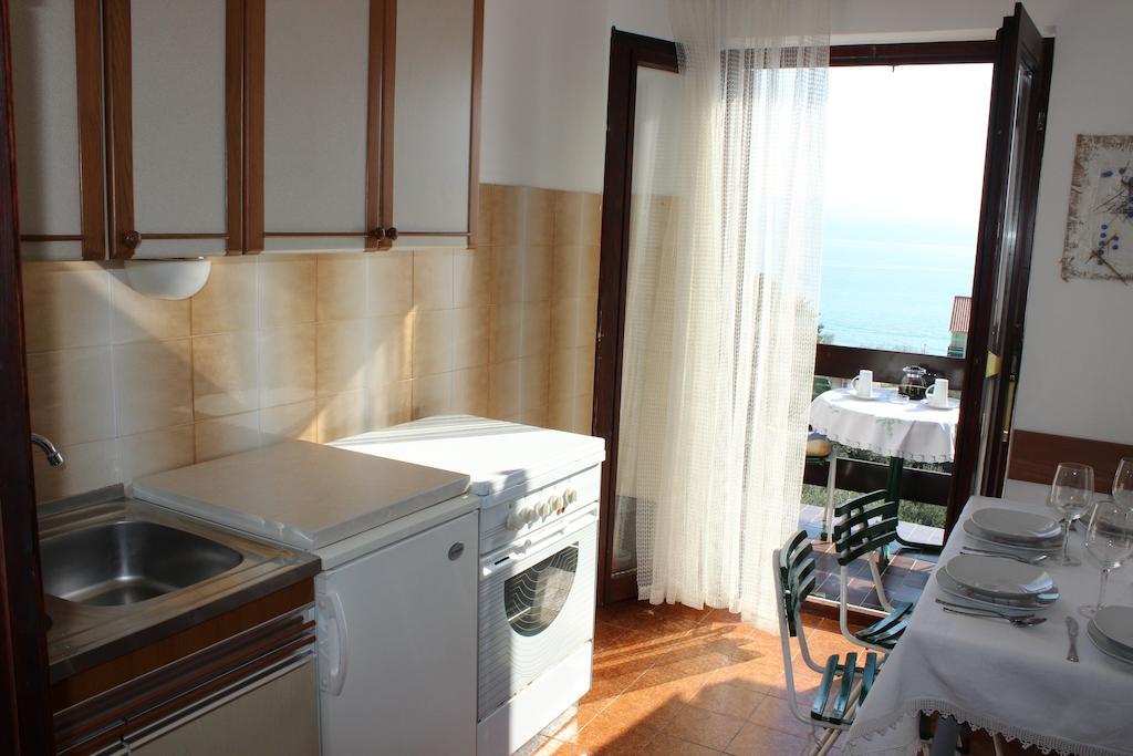 Apartments Petrada Omiš Rum bild
